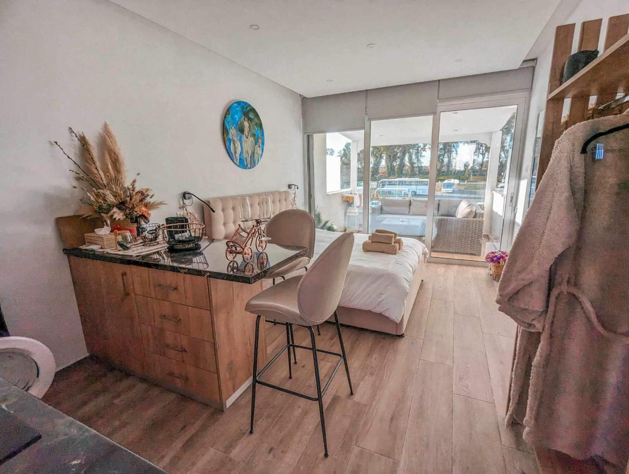 Bohemian Rhapsody Apartment Paphos Exterior photo