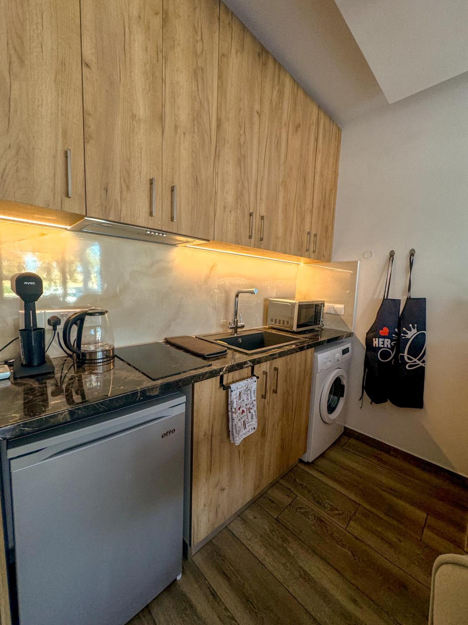 Bohemian Rhapsody Apartment Paphos Exterior photo