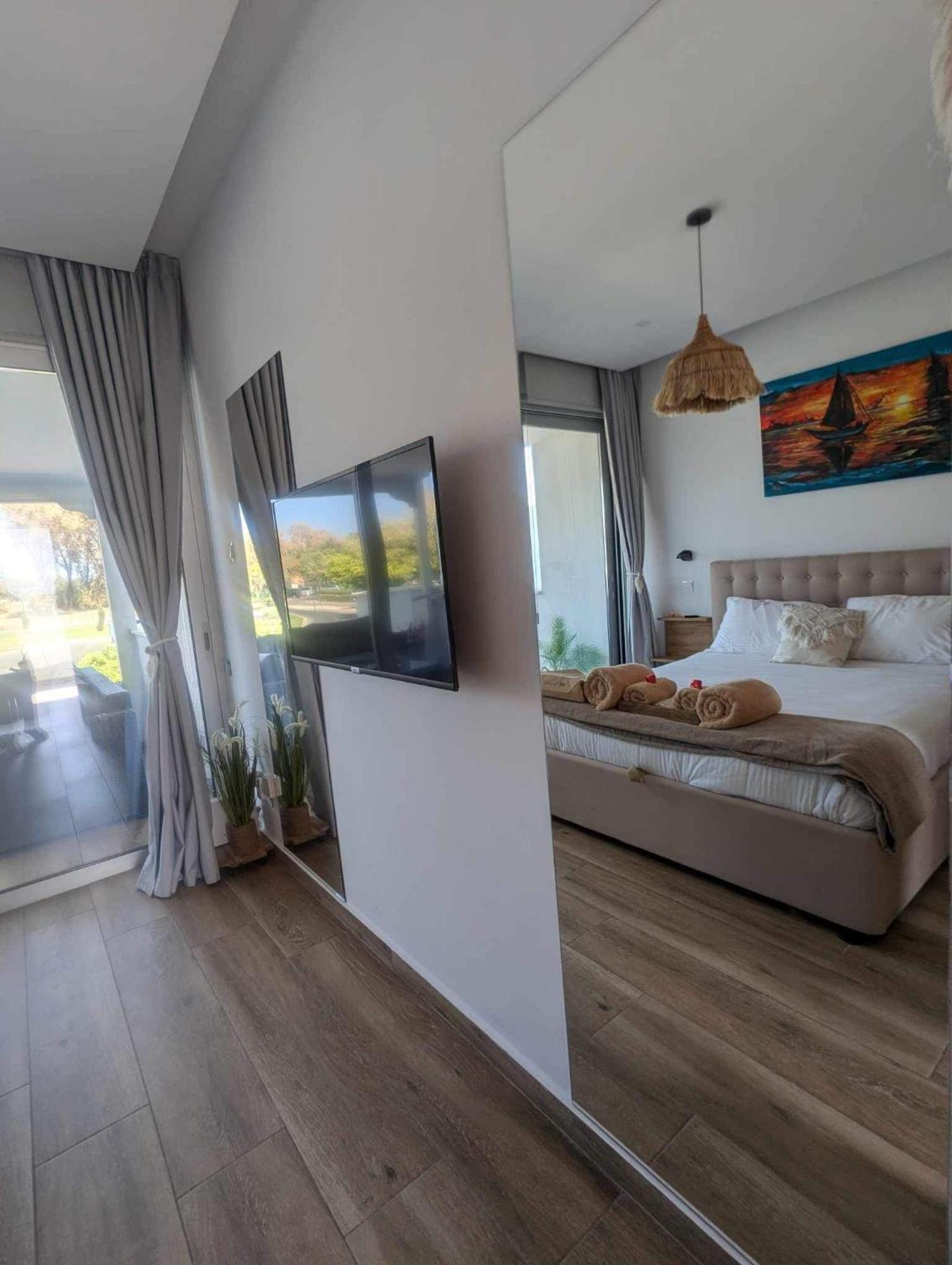 Bohemian Rhapsody Apartment Paphos Exterior photo