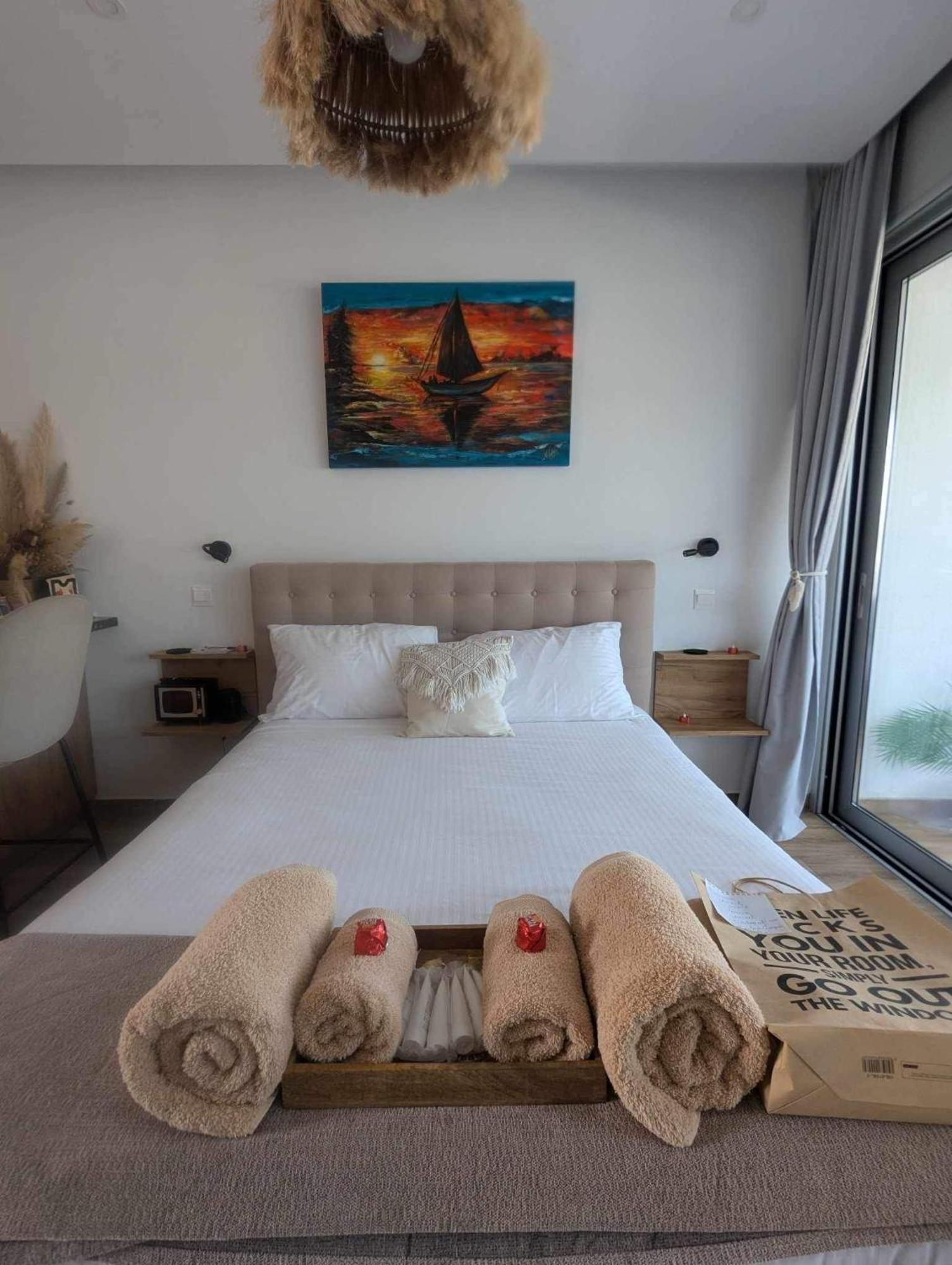 Bohemian Rhapsody Apartment Paphos Exterior photo