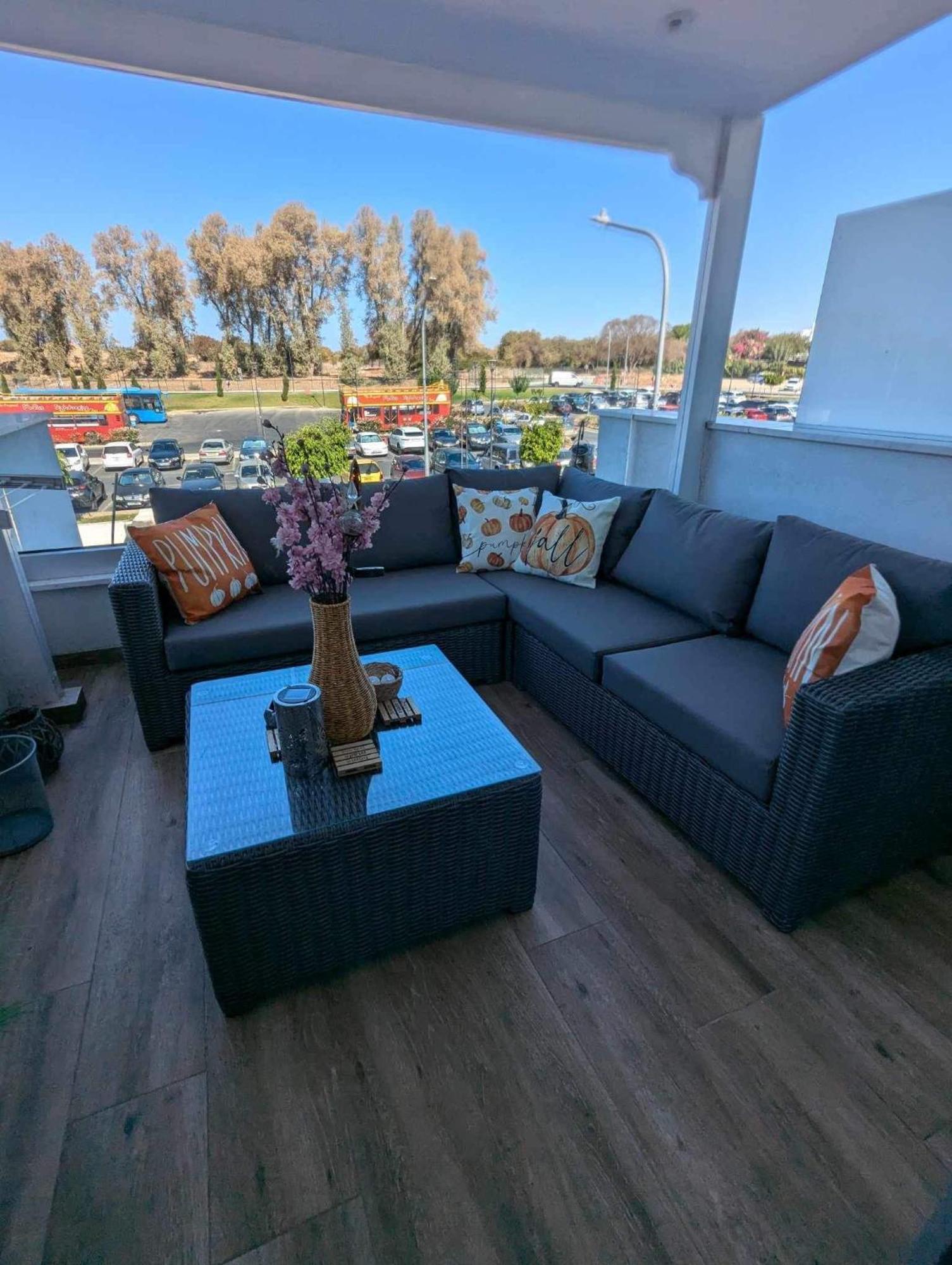 Bohemian Rhapsody Apartment Paphos Exterior photo