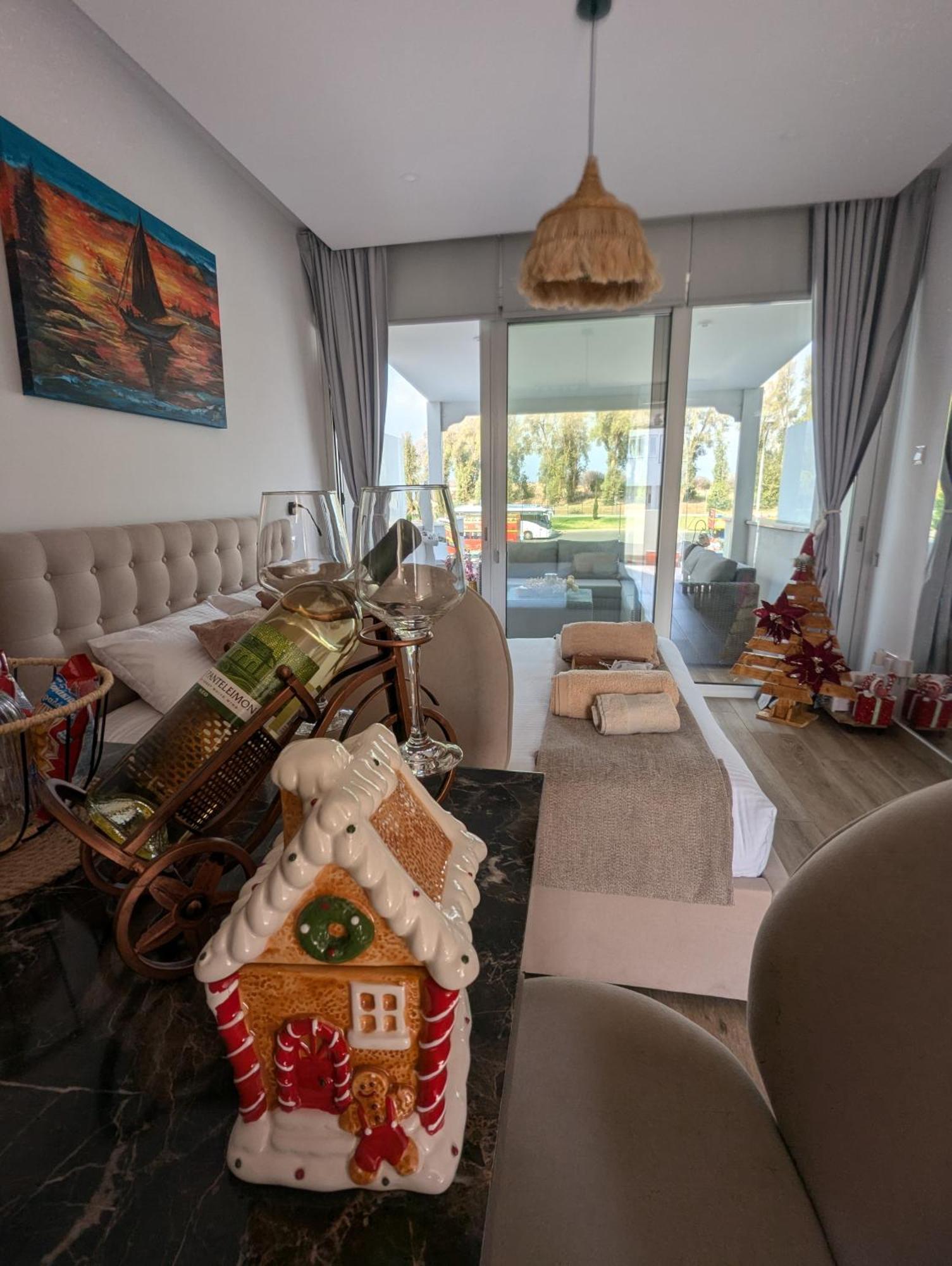 Bohemian Rhapsody Apartment Paphos Exterior photo