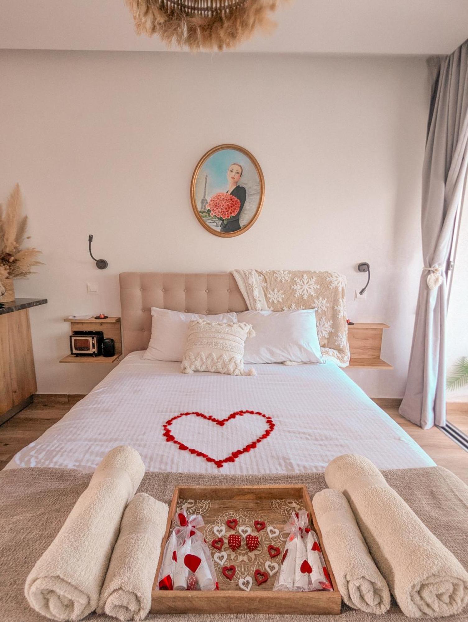 Bohemian Rhapsody Apartment Paphos Exterior photo