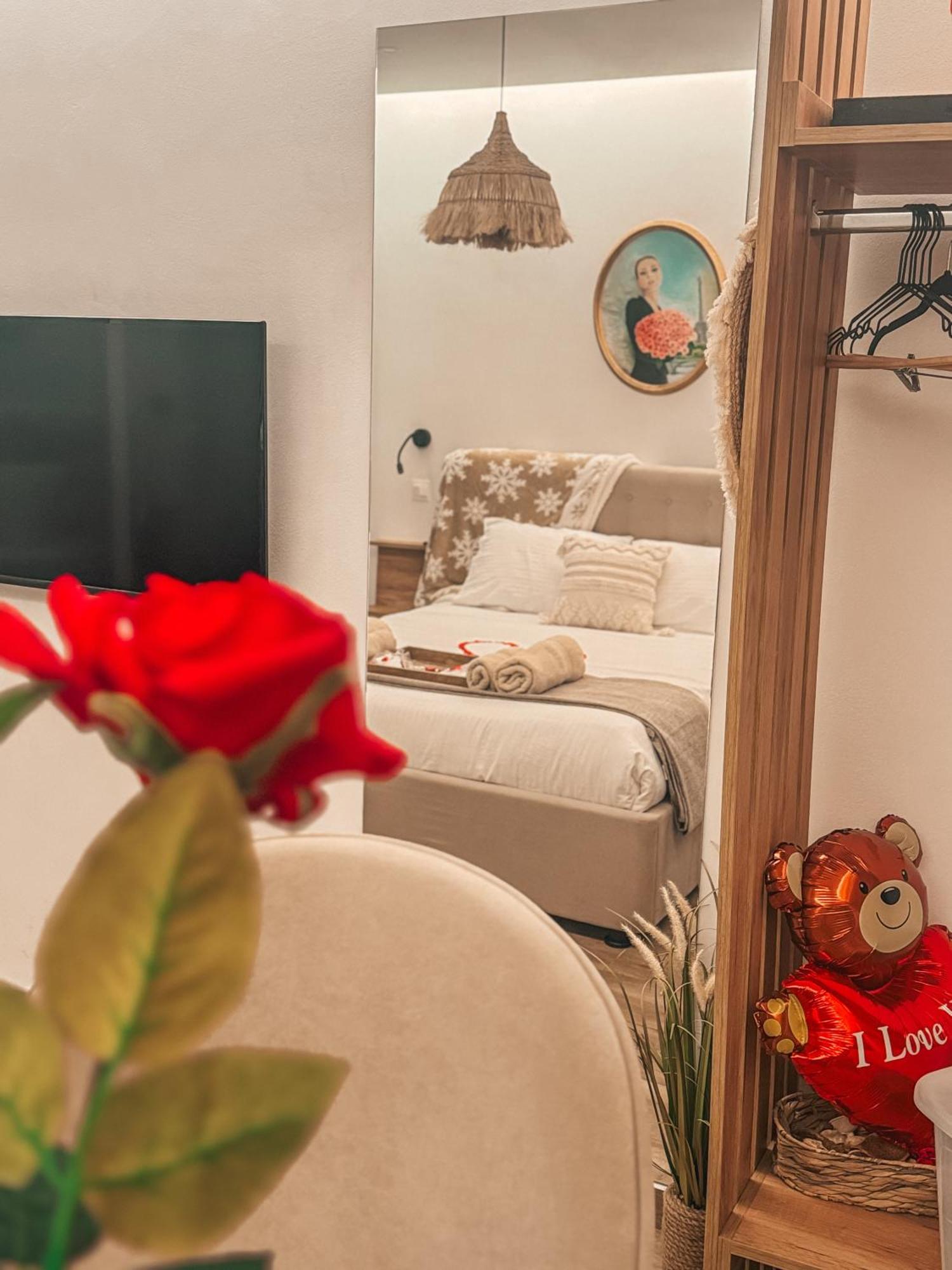 Bohemian Rhapsody Apartment Paphos Exterior photo